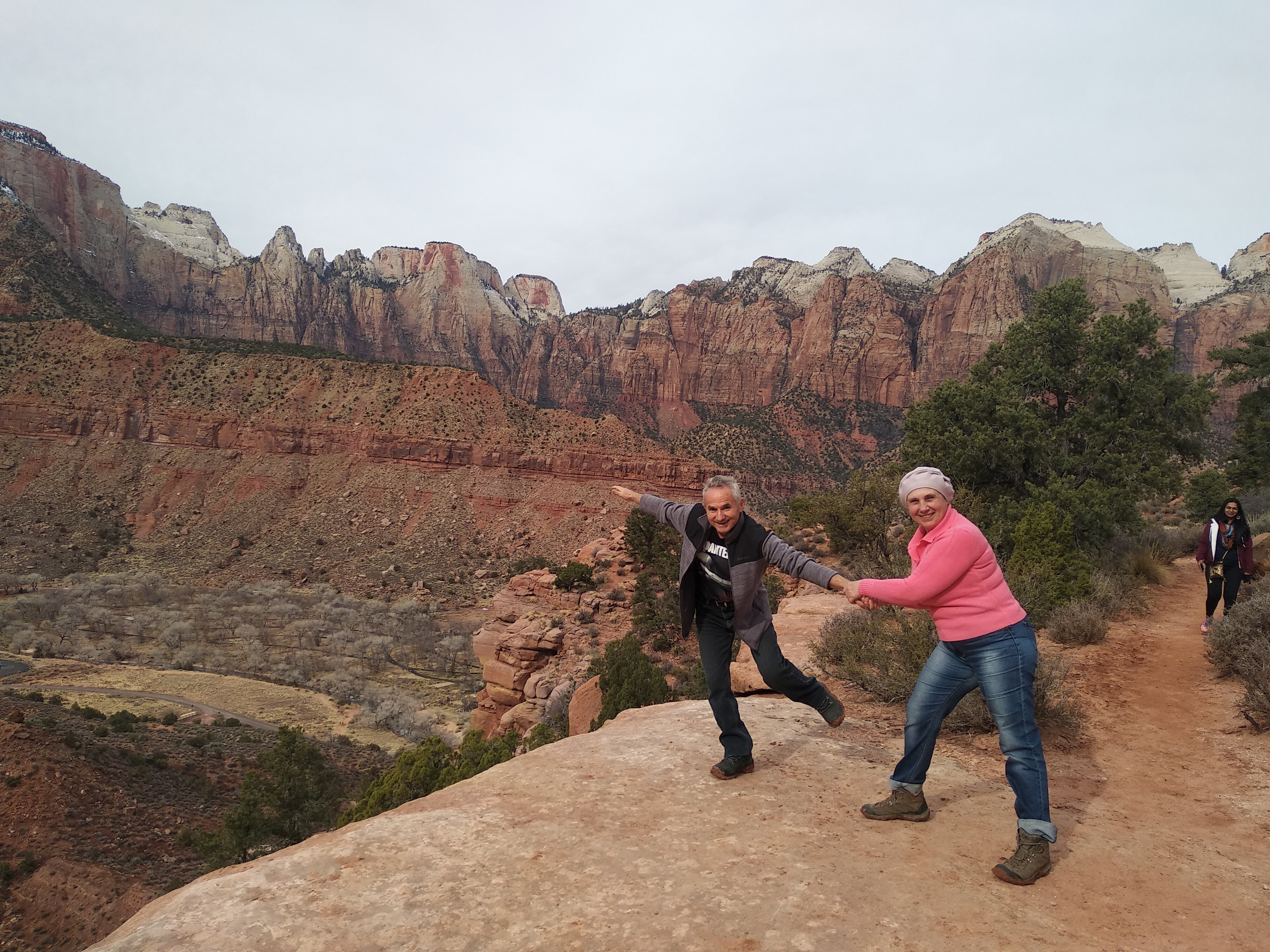 Бо треба бути поруч. Оженився - вже не втечеш.